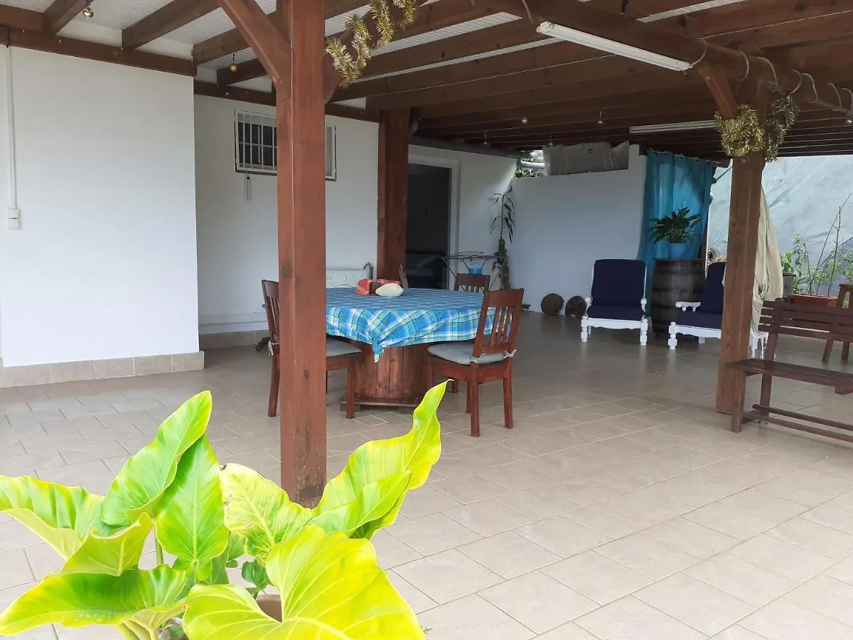 Spacieux T2 En Rez-De-Jardin Avec Grande Terrasse Riviere-Salee 0*,  Martinik