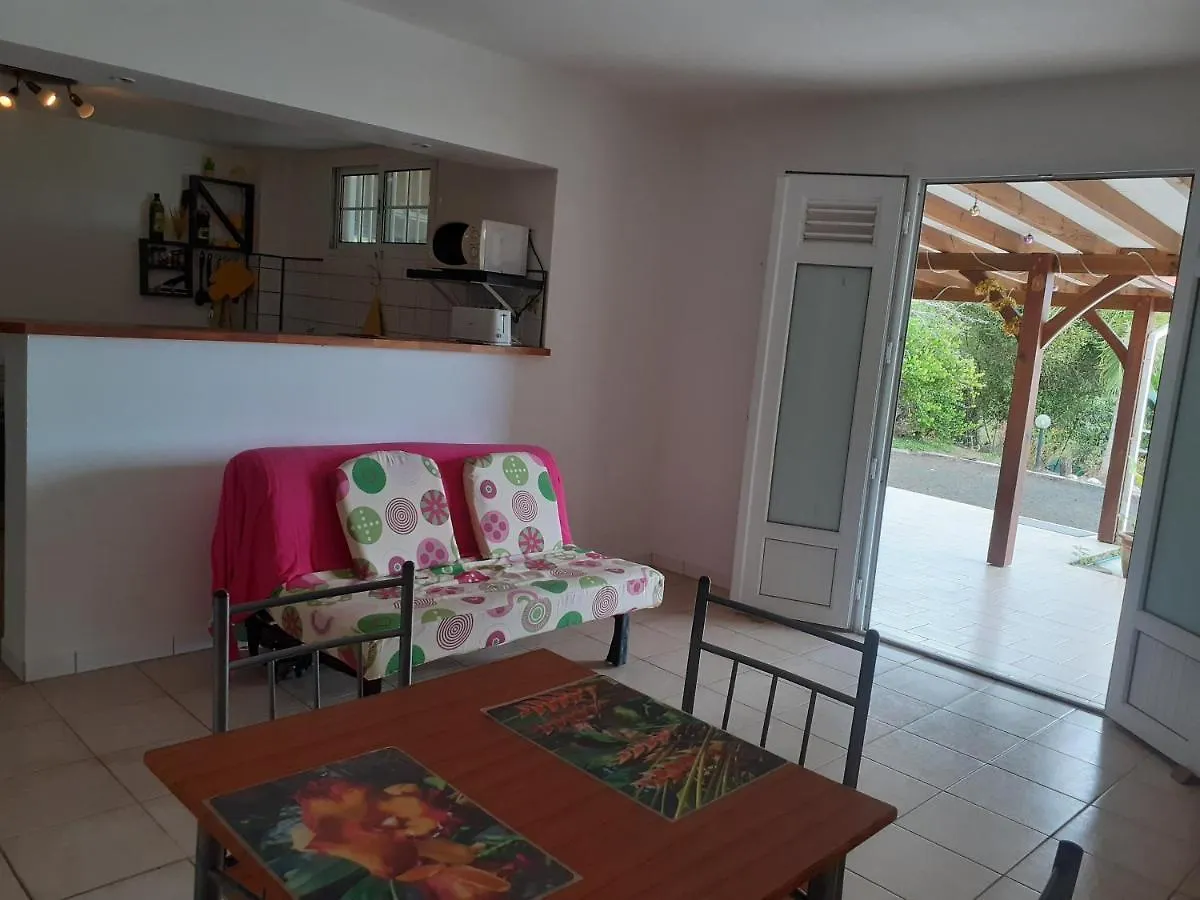 Spacieux T2 En Rez-De-Jardin Avec Grande Terrasse Riviere-Salee 마르티니크